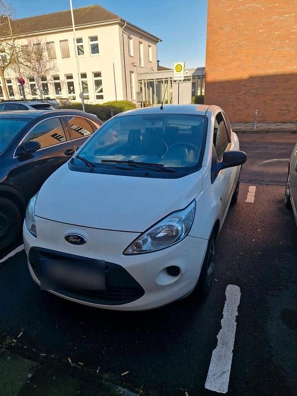 Gebraucht Ford Ka 69 PS (50 kW) 2012 Weiß Kleinwagen