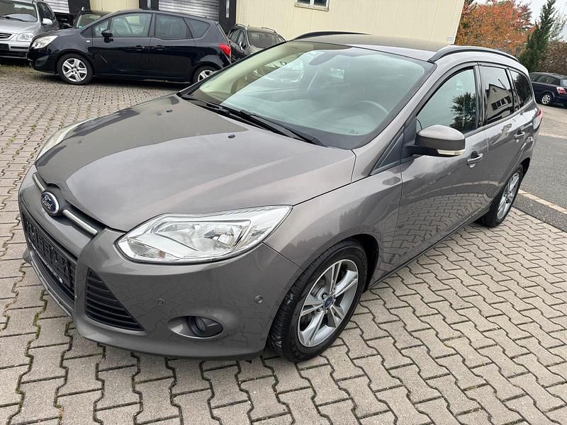 Gebraucht Ford Focus Champions Edition 101 PS (74 kW) 2013 Brisbane braun (met.) Kombi