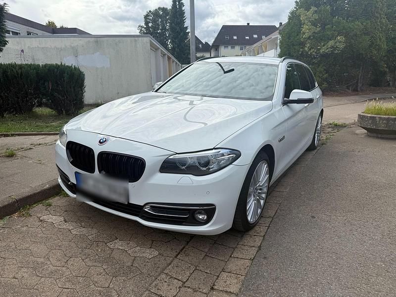 Weiß Gebraucht 2015 BMW 520 Kombi | 12.599 € (Fairer Preis) - Bild 1/4