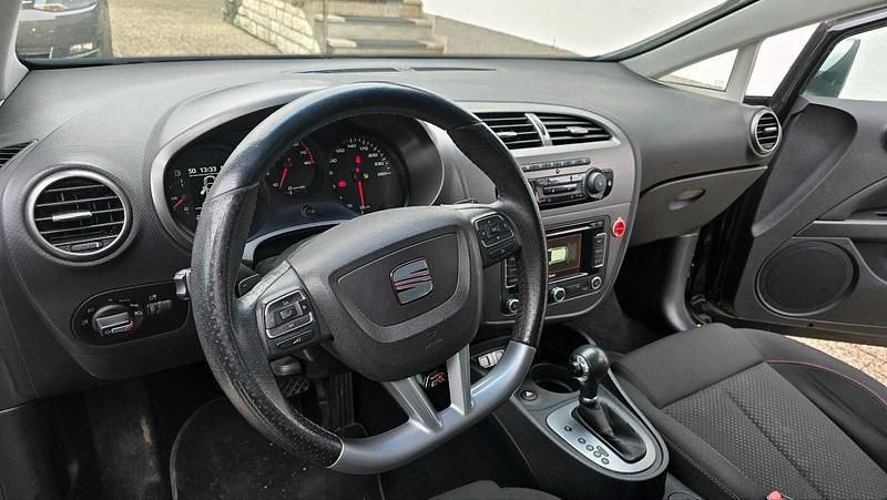 Usado Seat Leon FR 211 HP (155 kW) 2012 Preto Sedan