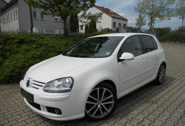 Weiß metallic Gebraucht 2005 VW Golf IV Sportline Limousine | 4.250 € (Teuer) - Bild 1/4