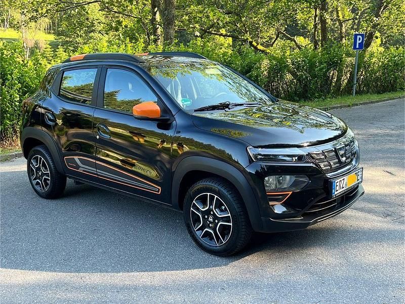 Schwarz Gebraucht 2022 Dacia Spring Comfort Plus Kleinwagen | 9.990 € (Guter Preis) - Bild 1/4