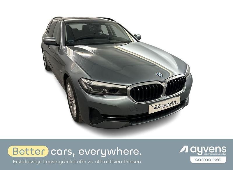 Grau Gebraucht 2022 BMW 530e Sport Line Kombi | 26.980 € (Superpreis) - Bild 1/4