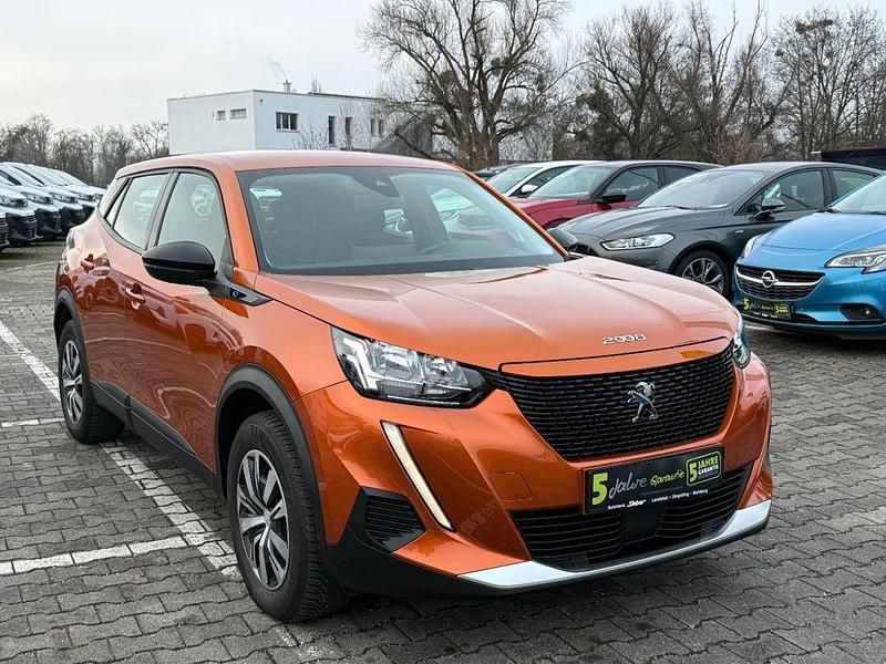 Gebraucht Peugeot e-2008 Active 100 kW (136 PS) 2022 Lackierung orange fusion/typ a SUV