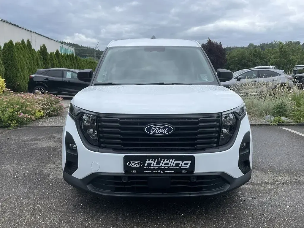 Neu Ford Tourneo Courier Trend 125 PS (91 kW) 2026 Frostweiß Van / Kleinbus