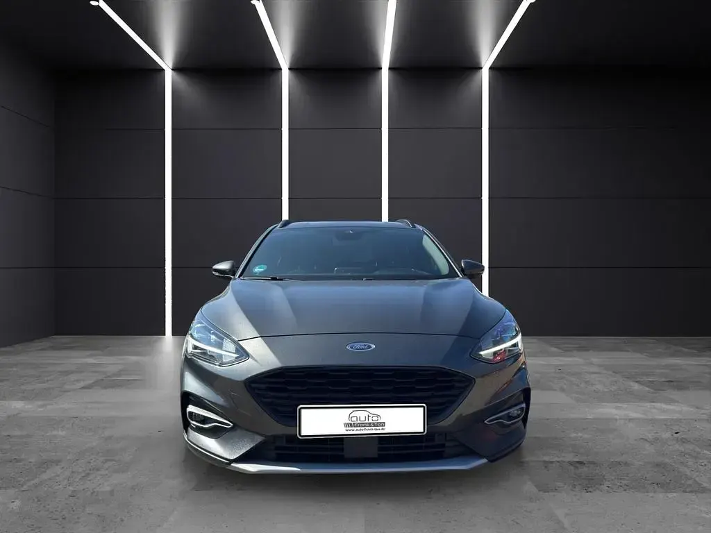Gebraucht Ford Focus Active X 155 PS (114 kW) 2022 Grau Limousine