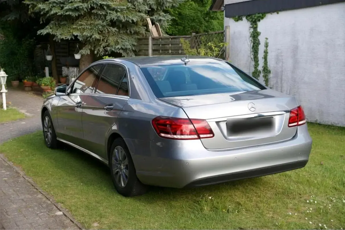 Gebraucht Mercedes E220 170 PS (125 kW) 2014 Silber Limousine