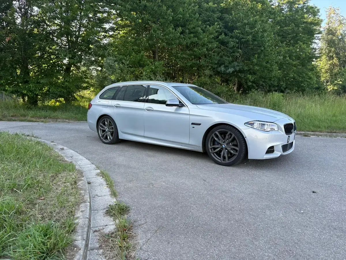 Gebraucht BMW M550 381 PS (280 kW) 2013 Silber Limousine