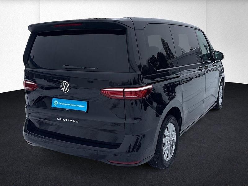 Gebraucht VW Multivan Basis 204 PS (150 kW) 2022 Deep black perleffekt Van