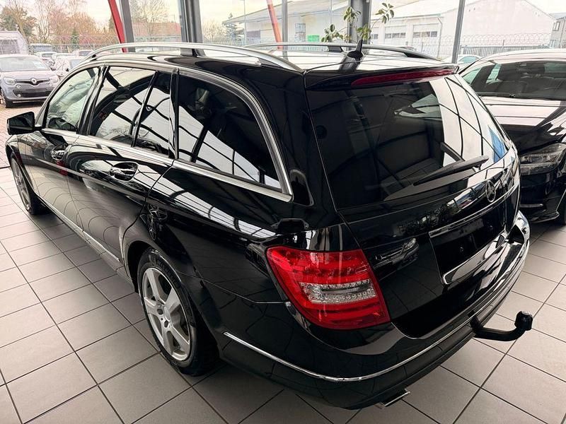 Gebraucht Mercedes C220 170 PS (125 kW) 2014 Schwarz Kombi