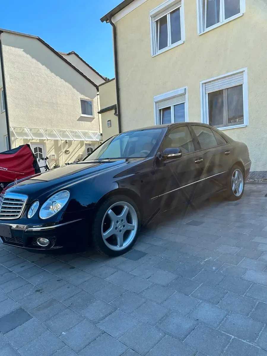 Gebraucht Mercedes E220 170 PS (125 kW) 2006 Blau Limousine
