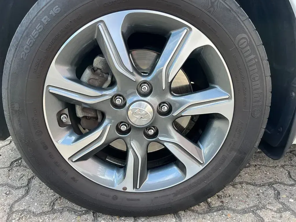 Gebraucht Hyundai ix20 125 PS (91 kW) 2016 Weiß Kleinwagen