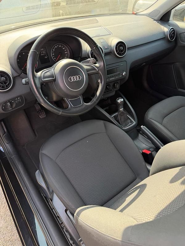 Gebraucht Audi A1 Comfort 85 PS (62 kW) 2011 Schwarz Kleinwagen