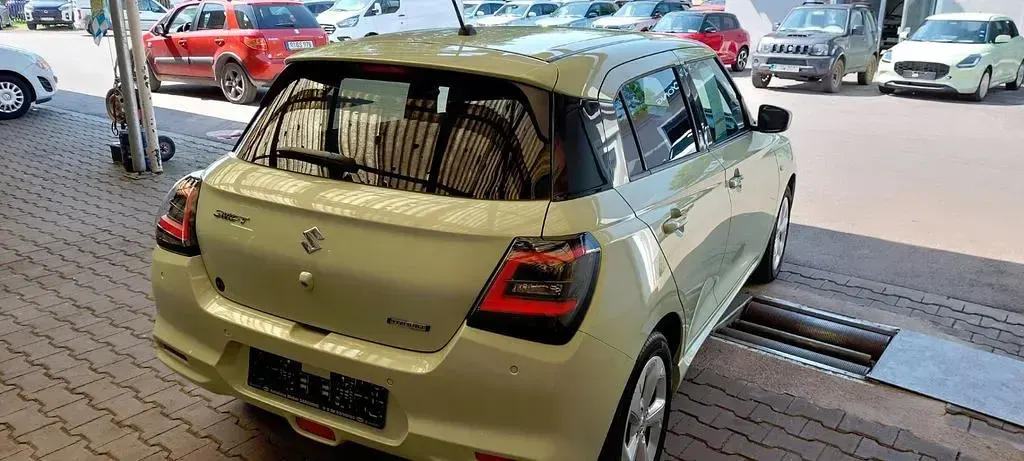 Neu Suzuki Swift Comfort 83 PS (61 kW) 2026 Gelb Kleinwagen