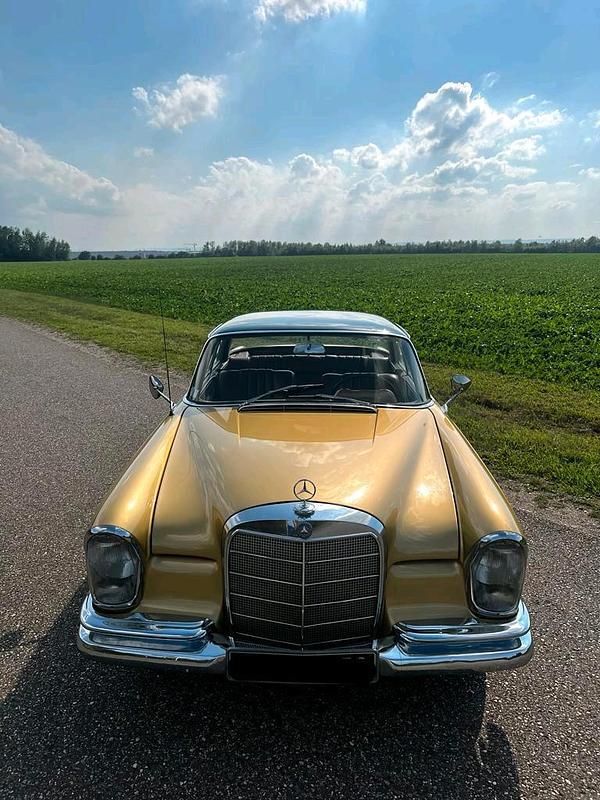 Gold Gebraucht 1966 Mercedes 250 Coupé | 29.000 € - Bild 1/4