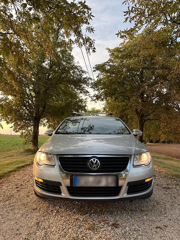 Silber Gebraucht 2007 VW Passat Kombi | 3.200 € (Etwas zu teuer) - Bild 1/4