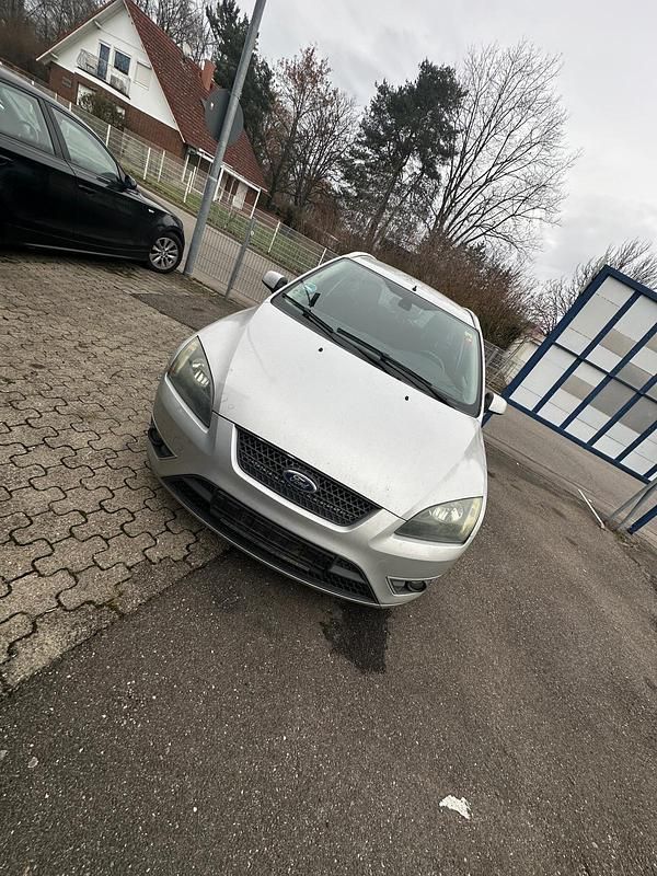 Silber Gebraucht 2006 Ford Focus Kombi | 600 € (Guter Preis) - Bild 1/4