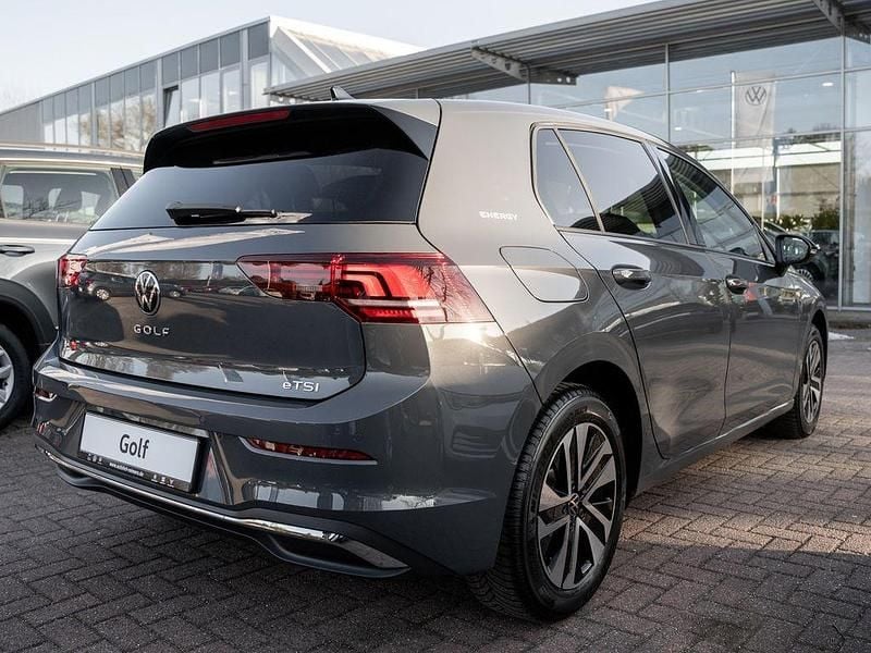 Neu VW Golf VIII 150 PS (110 kW) 2026 Grau Limousine