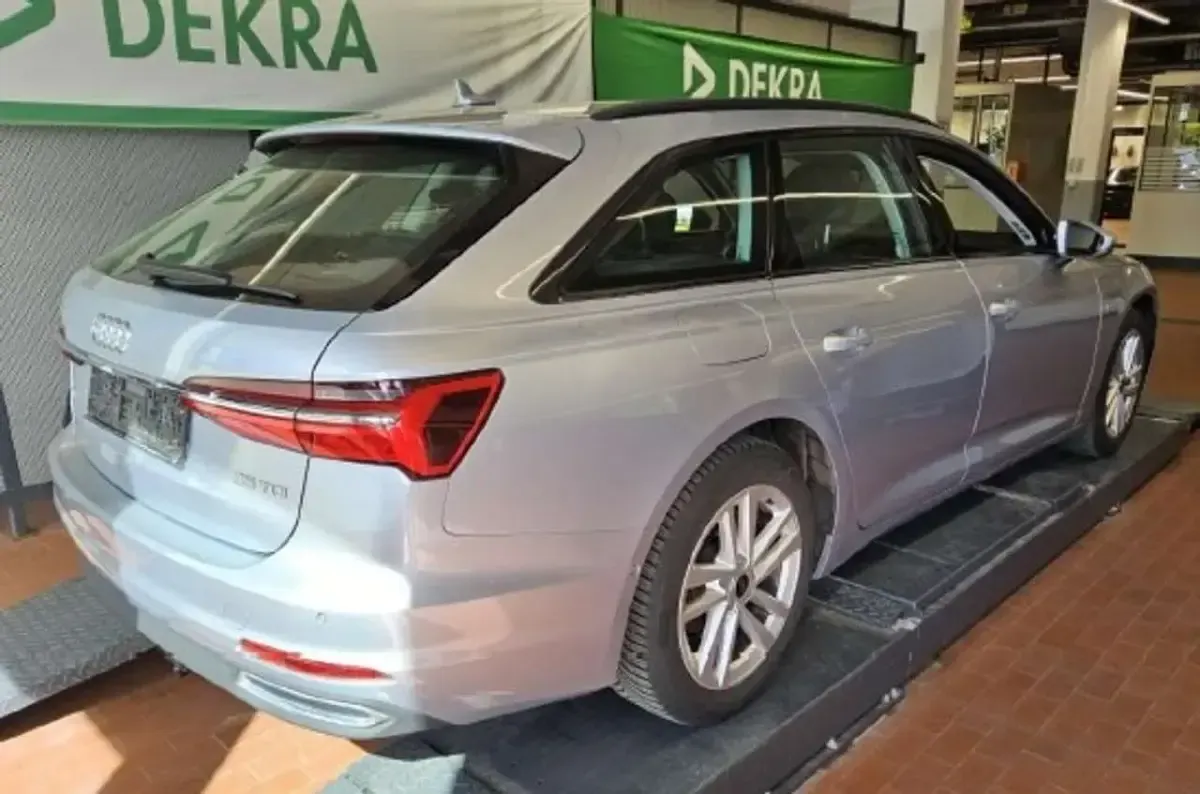 Gebraucht Audi A6 Ambiente 163 PS (119 kW) 2023 Florettsilber/grau Kombi