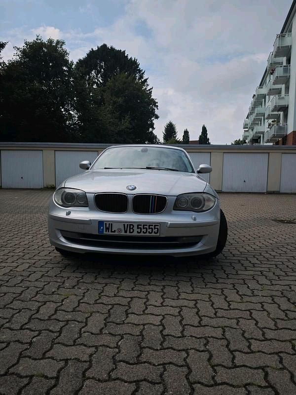 Silber Gebraucht 2008 BMW 120 Kleinwagen | 4.000 € (Fairer Preis) - Bild 1/4
