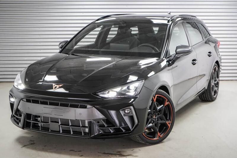 Nachtschwarz metallic (0e) Neu 2025 Cupra Leon VZ Kombi | 43.770 € (Fairer Preis) - Bild 1/4