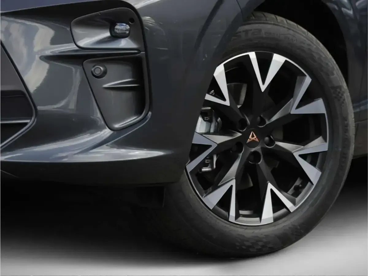 Neu Cupra Terramar 150 PS (110 kW) 2026 Grau SUV
