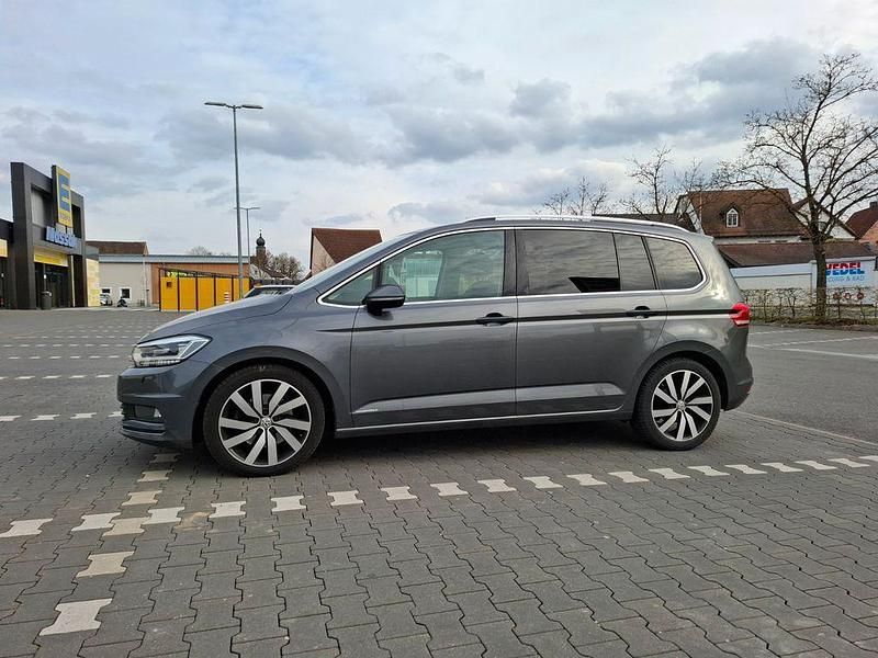 Gebraucht VW Touran Highline 150 PS (110 kW) 2018 Grau Van / Kleinbus