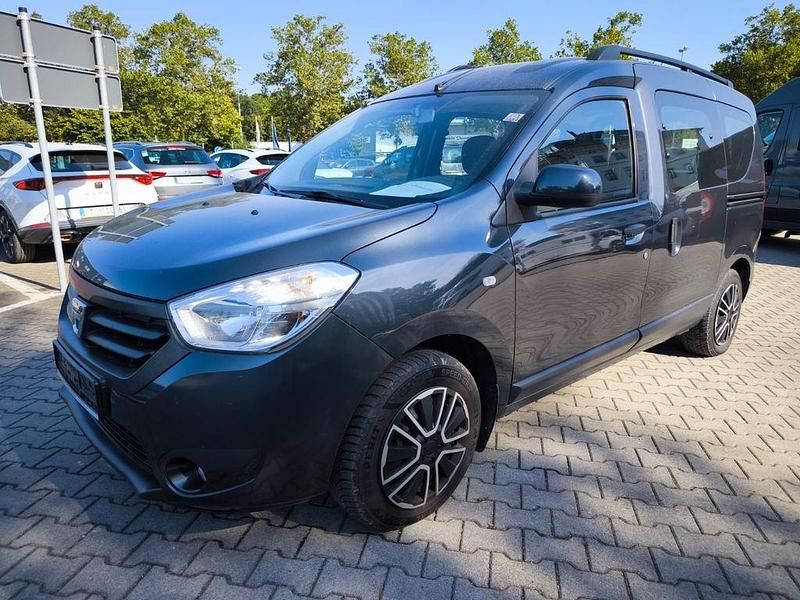 Grau Gebraucht 2017 Dacia Dokker Lauréate Van | 6.190 € (Superpreis) - Bild 1/4