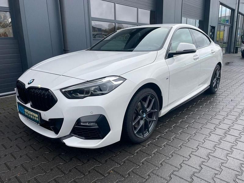 Weiß Gebraucht 2023 BMW 218 M Sport Limousine | 26.980 € (Etwas zu teuer) - Bild 1/3
