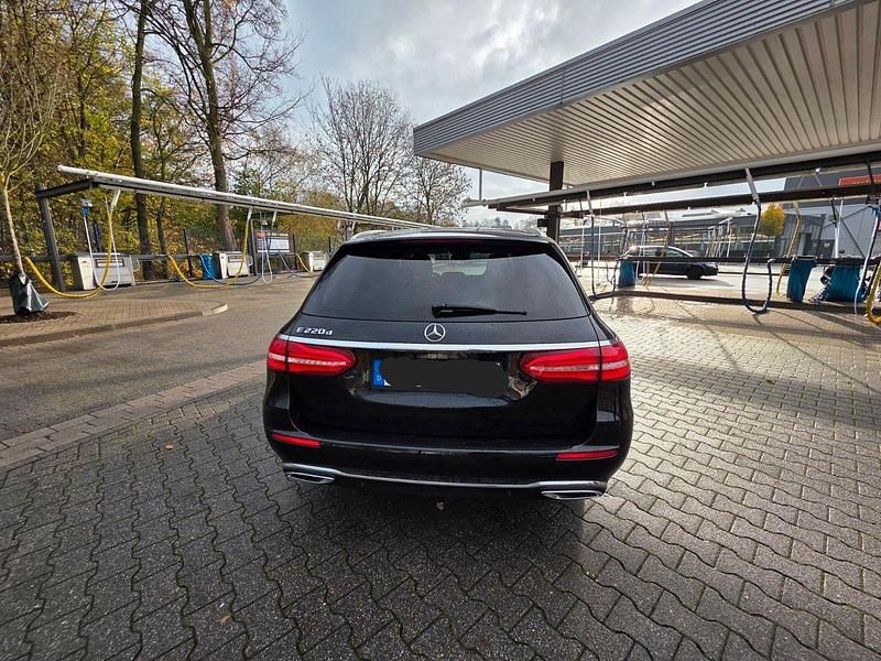 Gebraucht Mercedes E220 Avantgarde 194 PS (142 kW) 2017 Schwarz Kombi