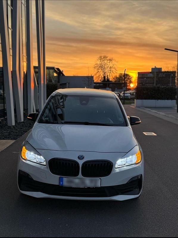 Weiß Gebraucht 2019 BMW 218 Gran Tourer Van / Kleinbus | 14.000 € (Superpreis) - Bild 1/4