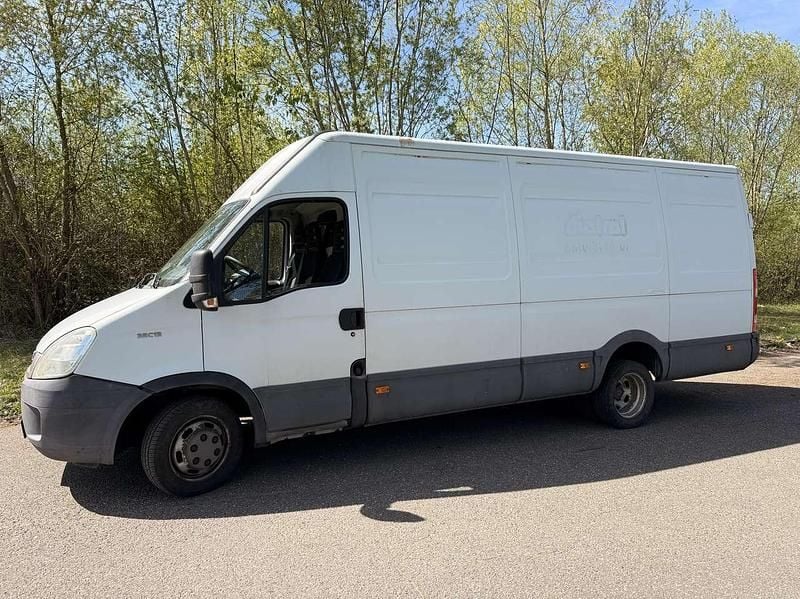 Second-hand Iveco Daily 126 CP (92 kW) 2011 Alb Van