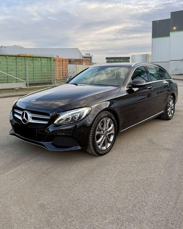 Schwarz Gebraucht 2018 Mercedes C180 Kombi | 18.800 € (Guter Preis) - Bild 1/4