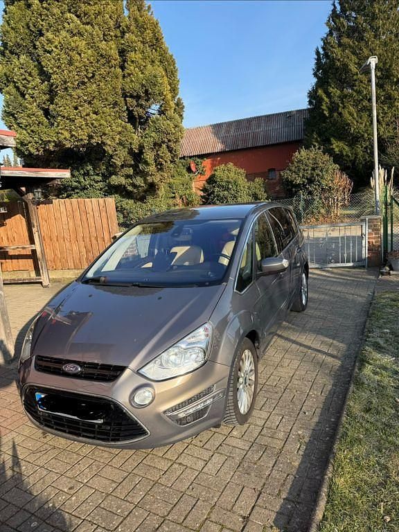 Grau Gebraucht 2012 Ford S-MAX Titanium Van / Kleinbus | 5.200 € (Guter Preis) - Bild 1/4
