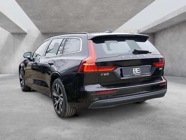 Gebraucht Volvo V60 145 PS (106 kW) 2023 Kombi