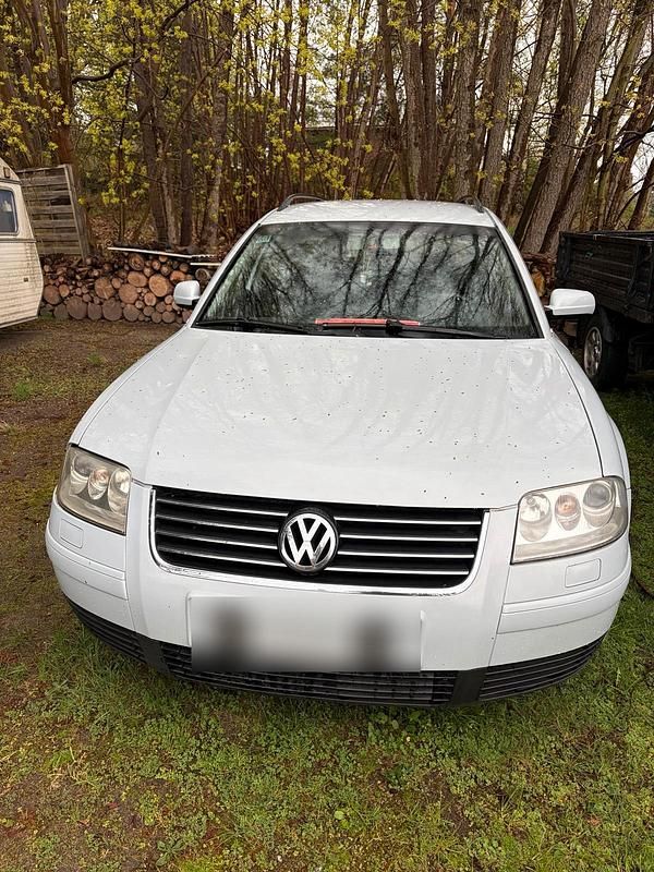 Second-hand VW Passat 190 CP (139 kW) 2002 Argintiu Break