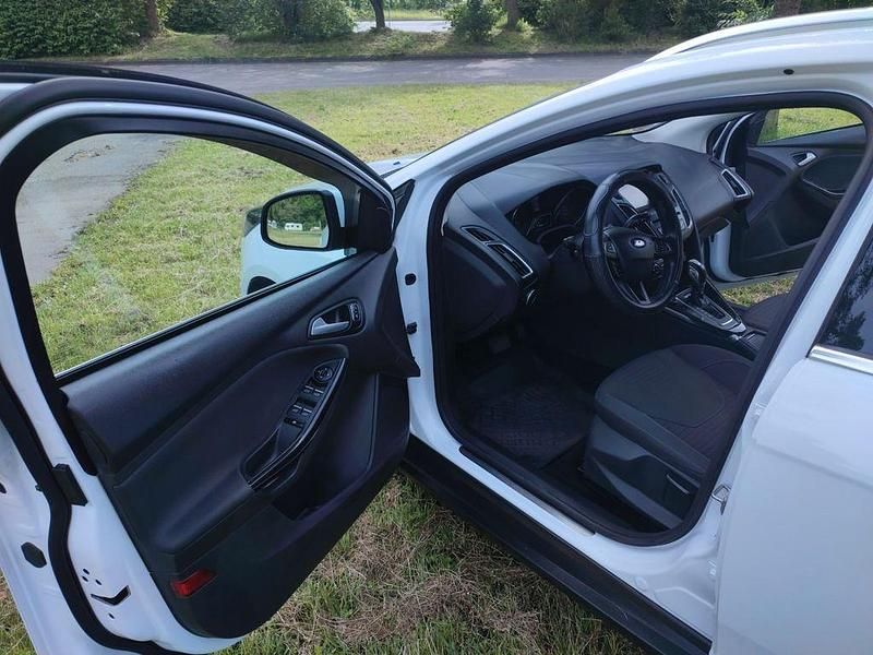 Gebraucht Ford Focus Titanium 120 PS (88 kW) 2015 Weiß Limousine