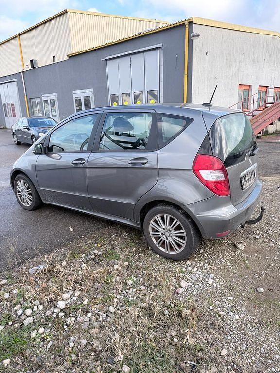 Gebraucht Mercedes A180 Elegance 109 PS (80 kW) 2009 Grau Van / Kleinbus