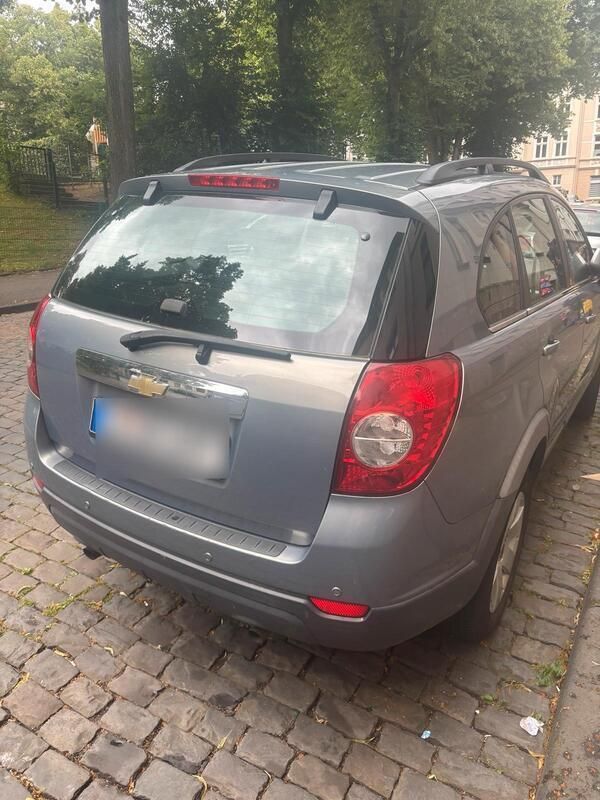 Grau Gebraucht 2010 Chevrolet Captiva SUV | 3.900 € (Guter Preis) - Bild 1/4