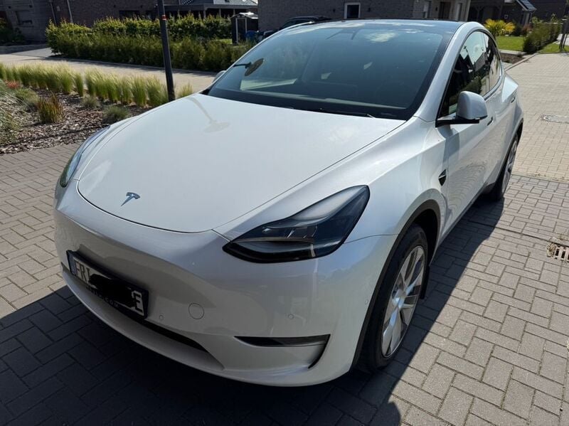 Weiß Gebraucht 2022 Tesla Model Y Long Range SUV | 32.500 € (Superpreis) - Bild 1/4