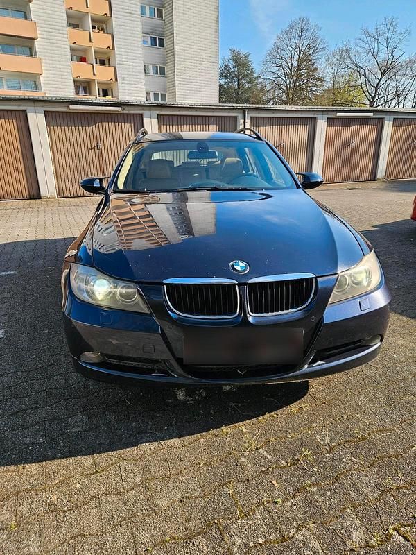 Gebraucht BMW 320 177 PS (130 kW) 2008 Blau Kombi