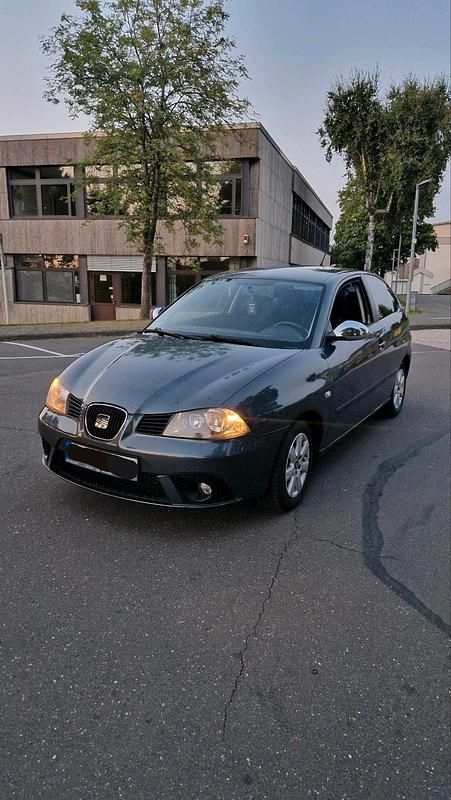 Grau Gebraucht 2006 Seat Ibiza Kleinwagen | 750 € (Guter Preis) - Bild 1/4