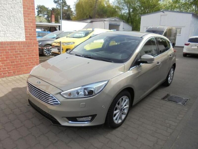 Gebraucht Ford Focus Titanium 182 PS (133 kW) 2016 Grau Limousine