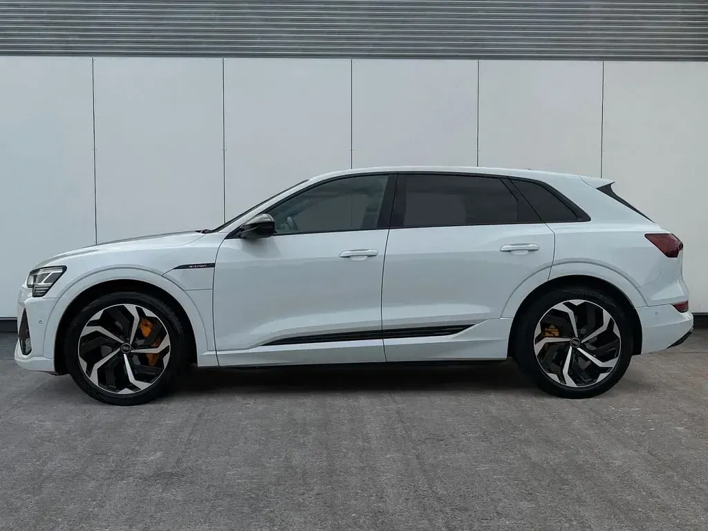 Gebraucht Audi e-tron Black Edition 300 kW (408 PS) 2022 Weiß SUV