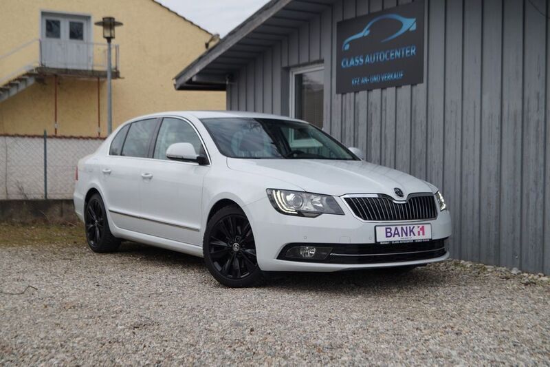 Weiß Gebraucht 2015 Skoda Superb Elegance Limousine | 14.950 € (Guter Preis) - Bild 1/4