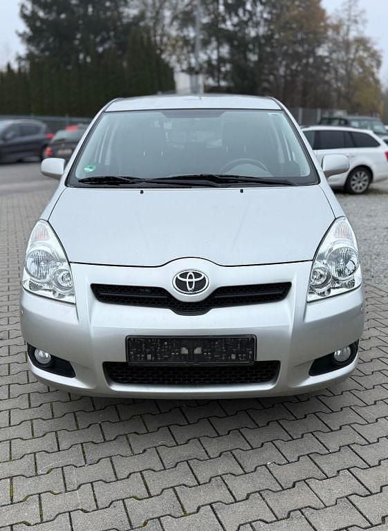Silber Gebraucht 2009 Toyota Corolla Verso Team Van / Kleinbus | 4.500 € (Fairer Preis) - Bild 1/4