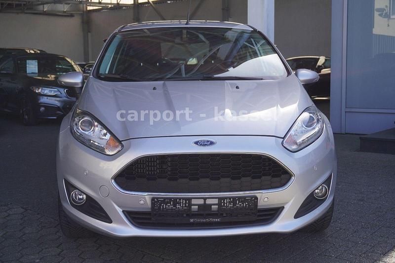 Gebraucht Ford Fiesta Celebration 101 PS (74 kW) 2017 Silber Kleinwagen