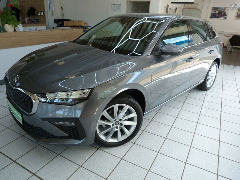 Grau Neu 2025 Skoda Scala Selection Kleinwagen | 25.590 € (Teuer) - Bild 1/4