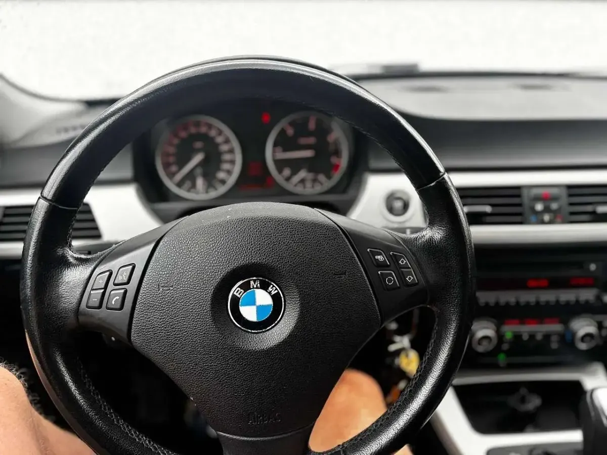 Gebraucht BMW 318 143 PS (105 kW) 2010 Grau Kombi