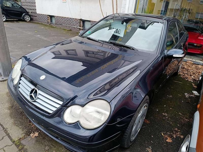 Gebraucht Mercedes C180 143 PS (105 kW) 2003 Transitblau metallic 359 Coupé